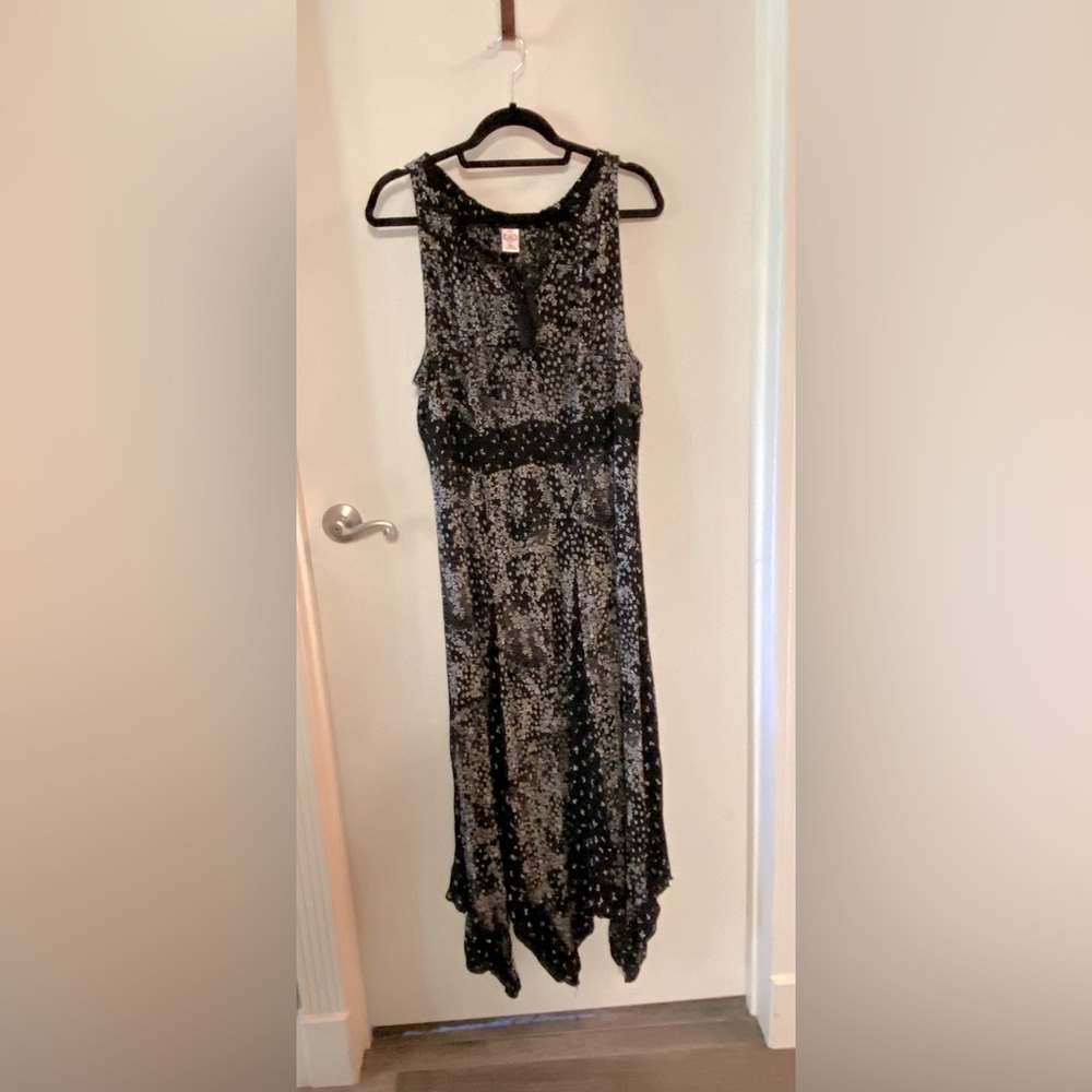 Bila Black & White handkerchief hemline midi/maxi sundress. Size XL